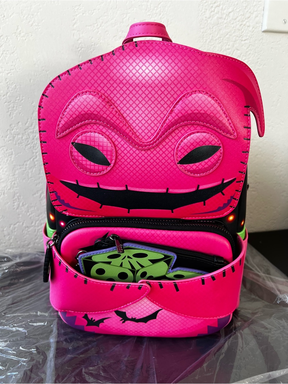 Loungefly NBC Oogie Boogie Pink Neon Backpack & Coin Pouch NWT *NYCC EXCLUSIVE!* - Picture 3 of 11